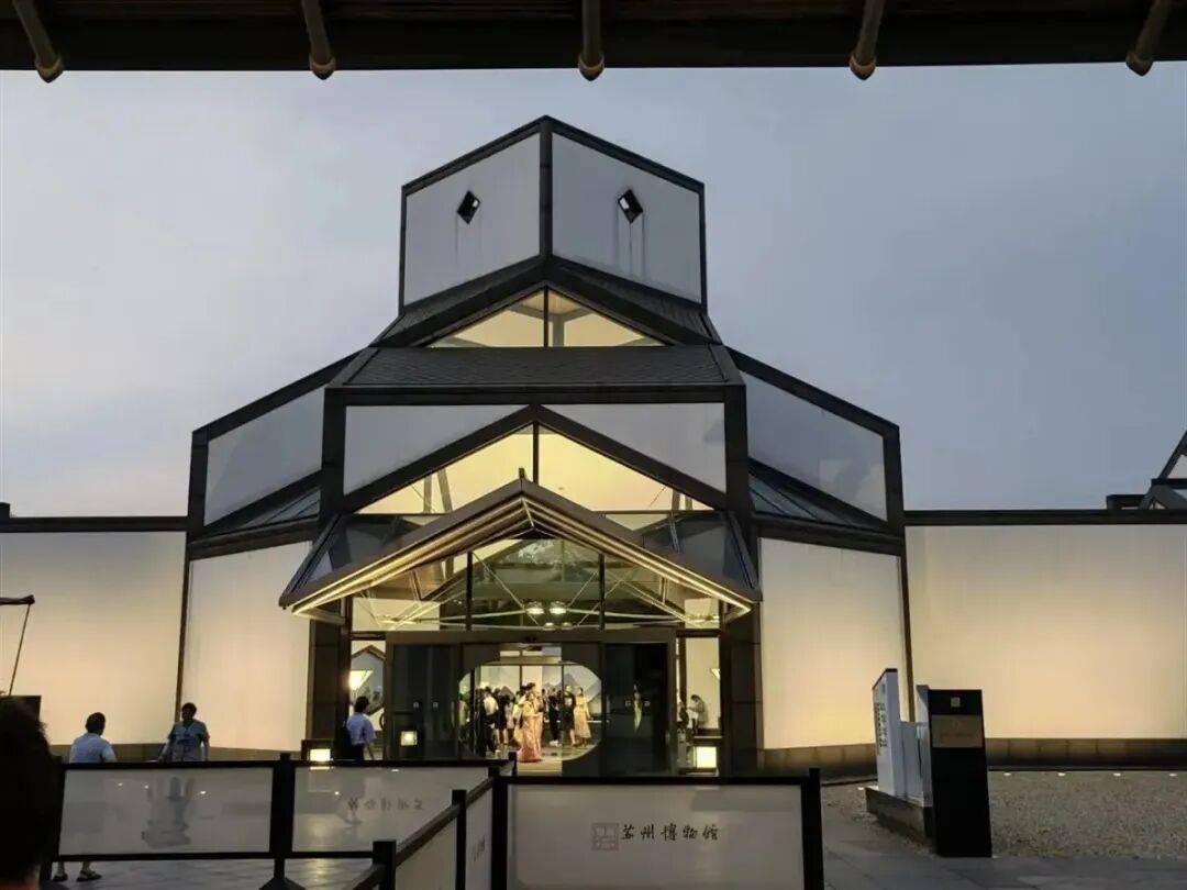 ）杭州西湖+上海交通大学+狮子林+苏州游船+周庄+乌镇+宋城千古情等爱游戏ayx网站1月20-2月18日上海迪士尼华东（内蒙独立团线元起(图1)