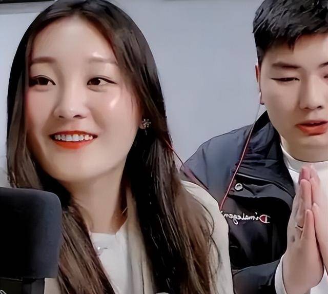 伟离婚4年耗尽人气回心转意的陈亚男原形毕露ayx爱游戏体育网页版入口不装了!和朱小(图4) 伟离婚4年耗尽人气回心转意的陈亚男原形毕露ayx爱游戏体育网页版入口不装了!和朱小(图4)